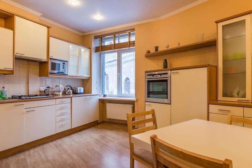 Old Town Apartment Next To Saint Peter'S Church Riga Exterior foto